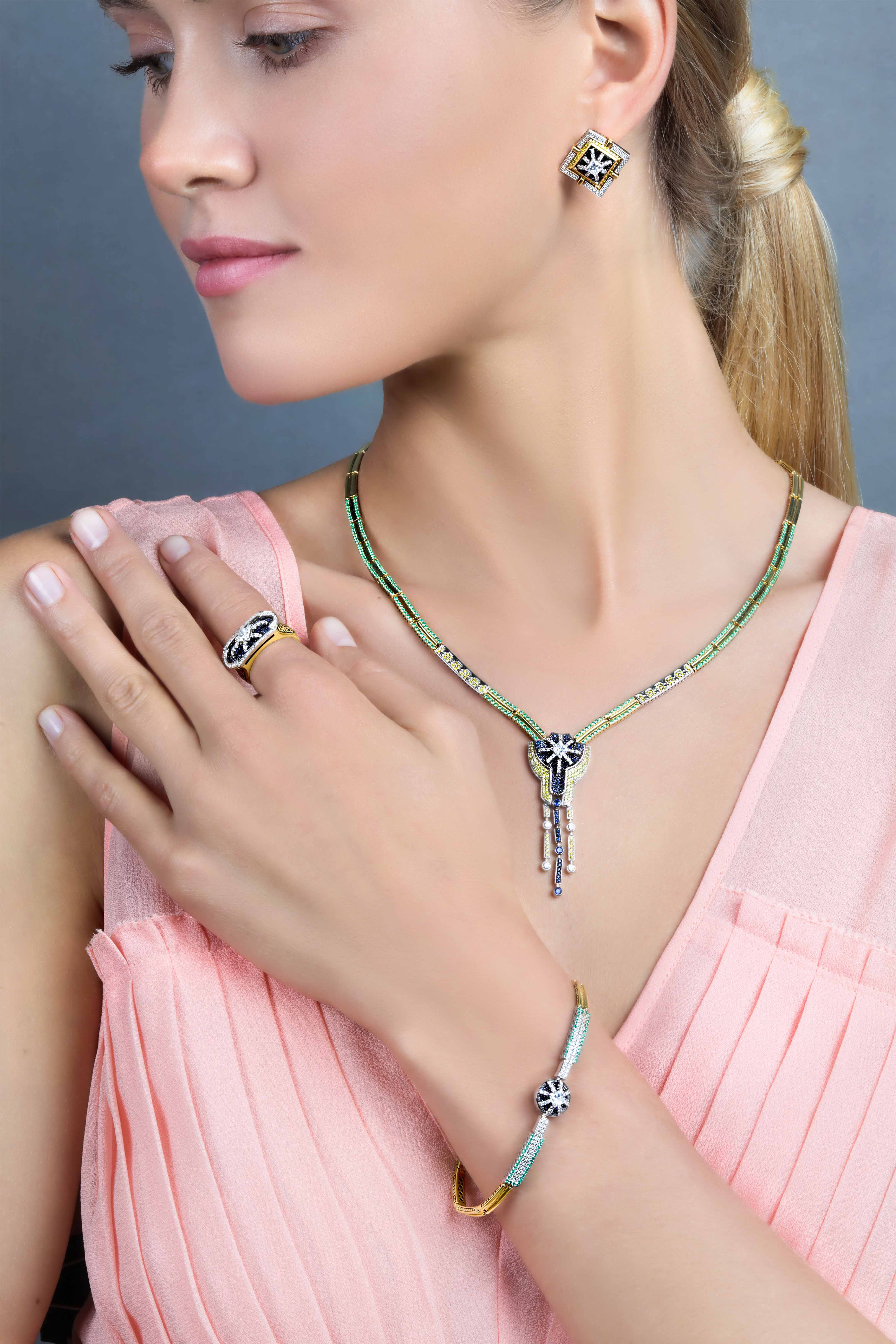 Кольцо с бриллиантами и сапфирами, жёлтое и белое золото