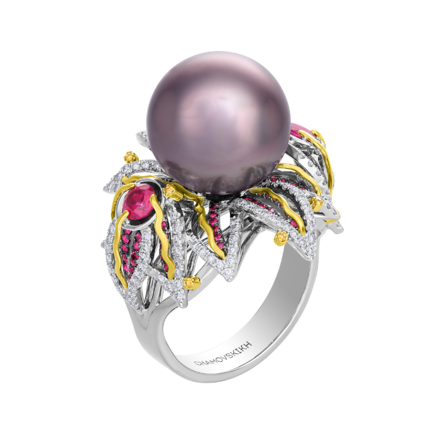 Кольцо с жемчугом, бриллиантами и рубинами, белое и жёлтое золото