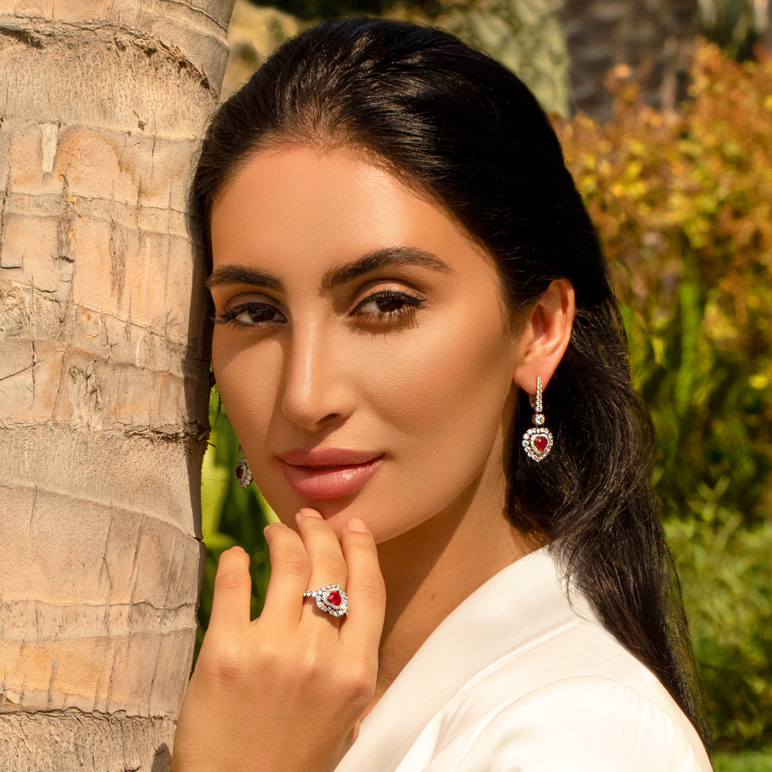 Кольцо с рубином и бриллиантами, белое золото