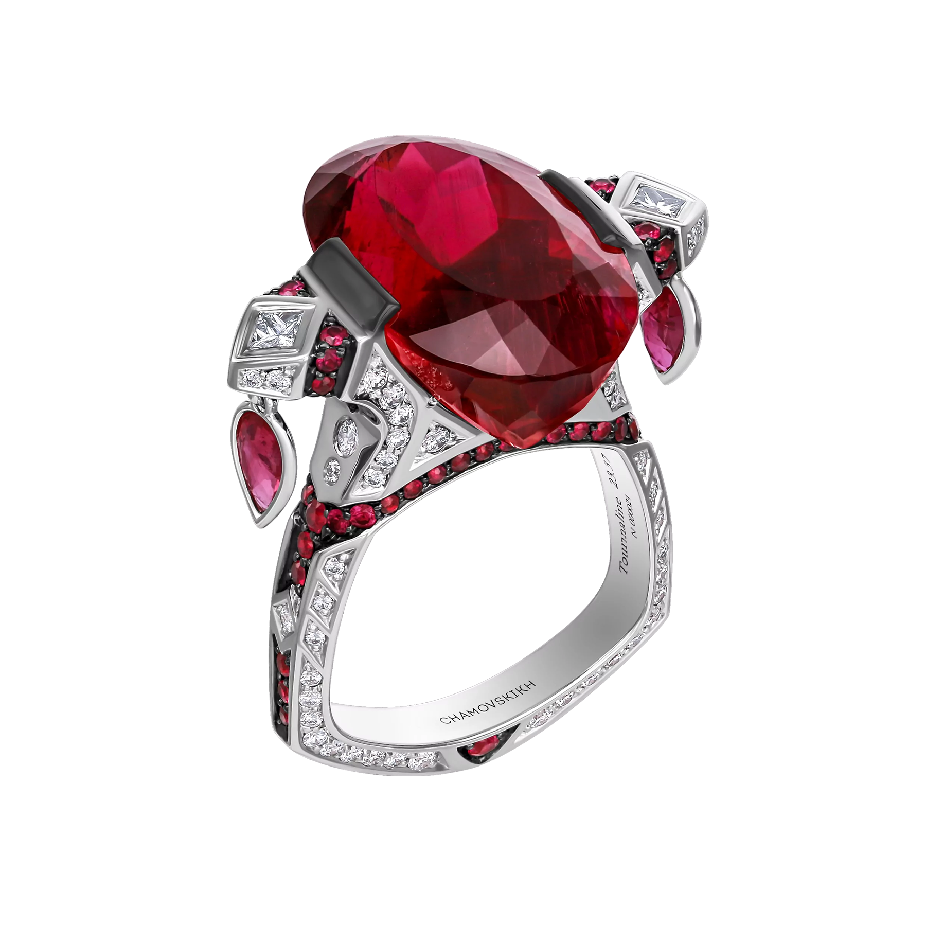 Кольцо с турмалином рубеллит, бриллиантами и рубинами, белое золото
