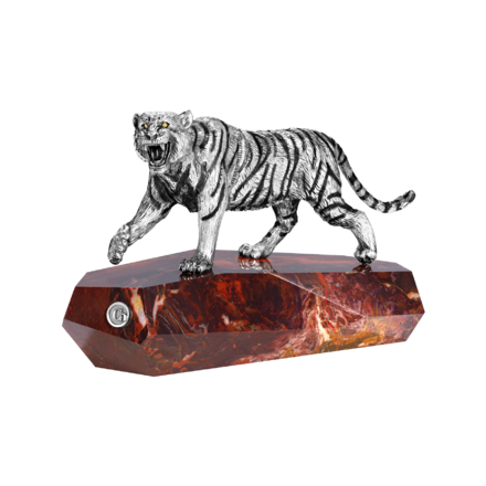 Настольная скульптура тигр, бриллиант, сапфир желтый, яшма, серебро