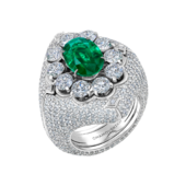 Кольцо с изумрудом и бриллиантами, белое золото