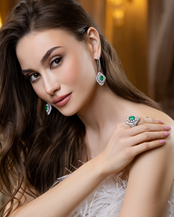 Кольцо с изумрудом и бриллиантами, белое золото 4