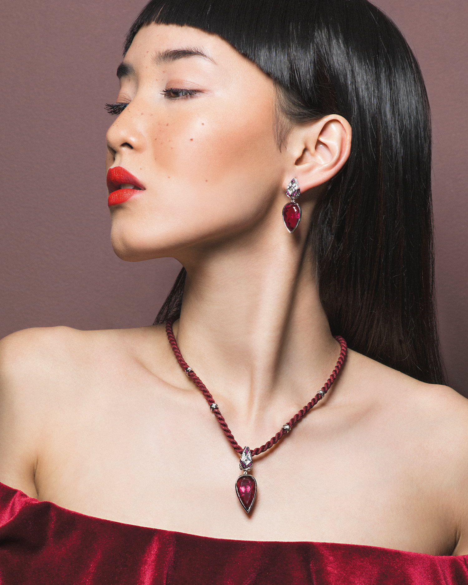 Колье с рубеллитом, бриллиантами и рубинами, белое золото