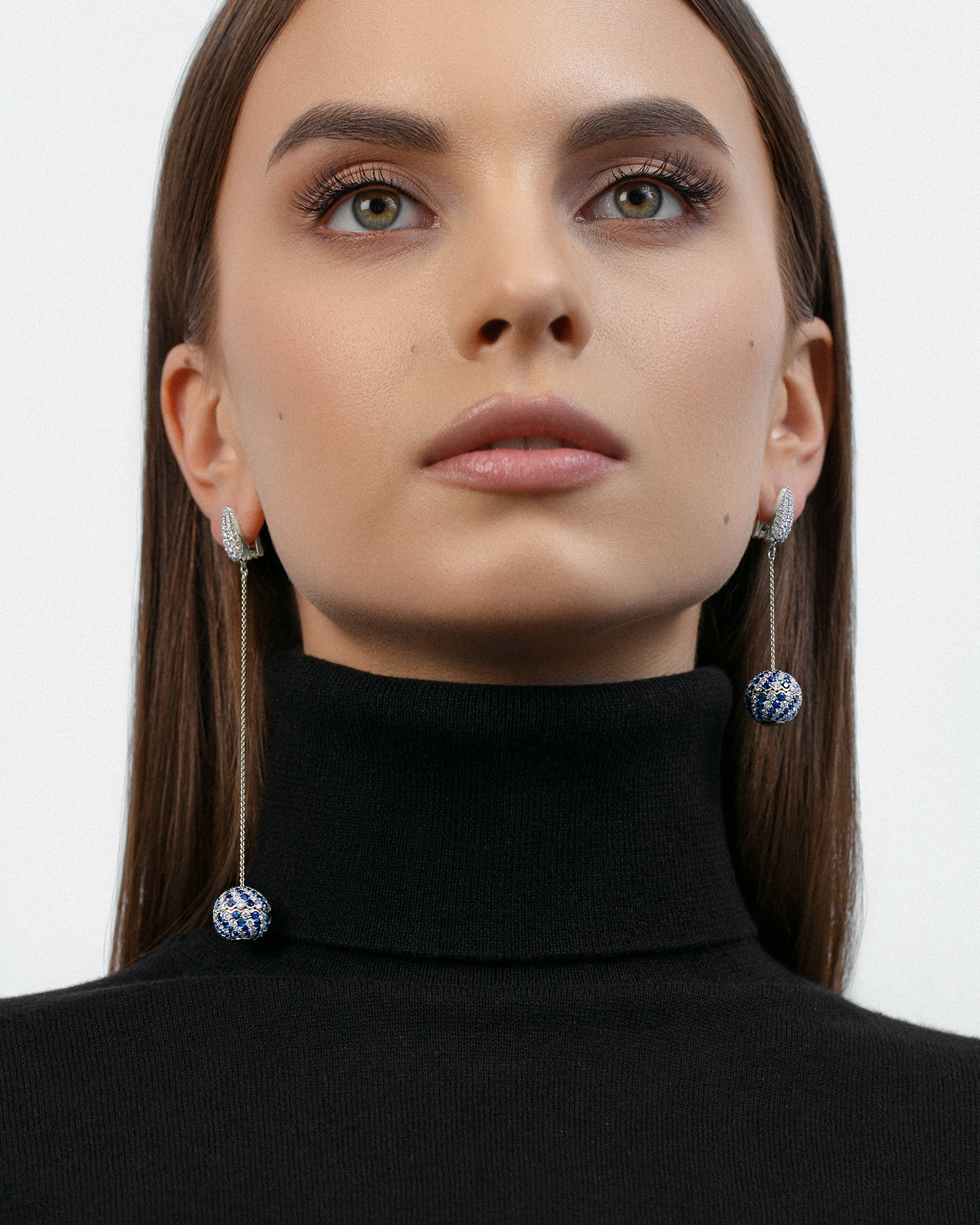 Серьги с бриллиантами и сапфирами, белое золото