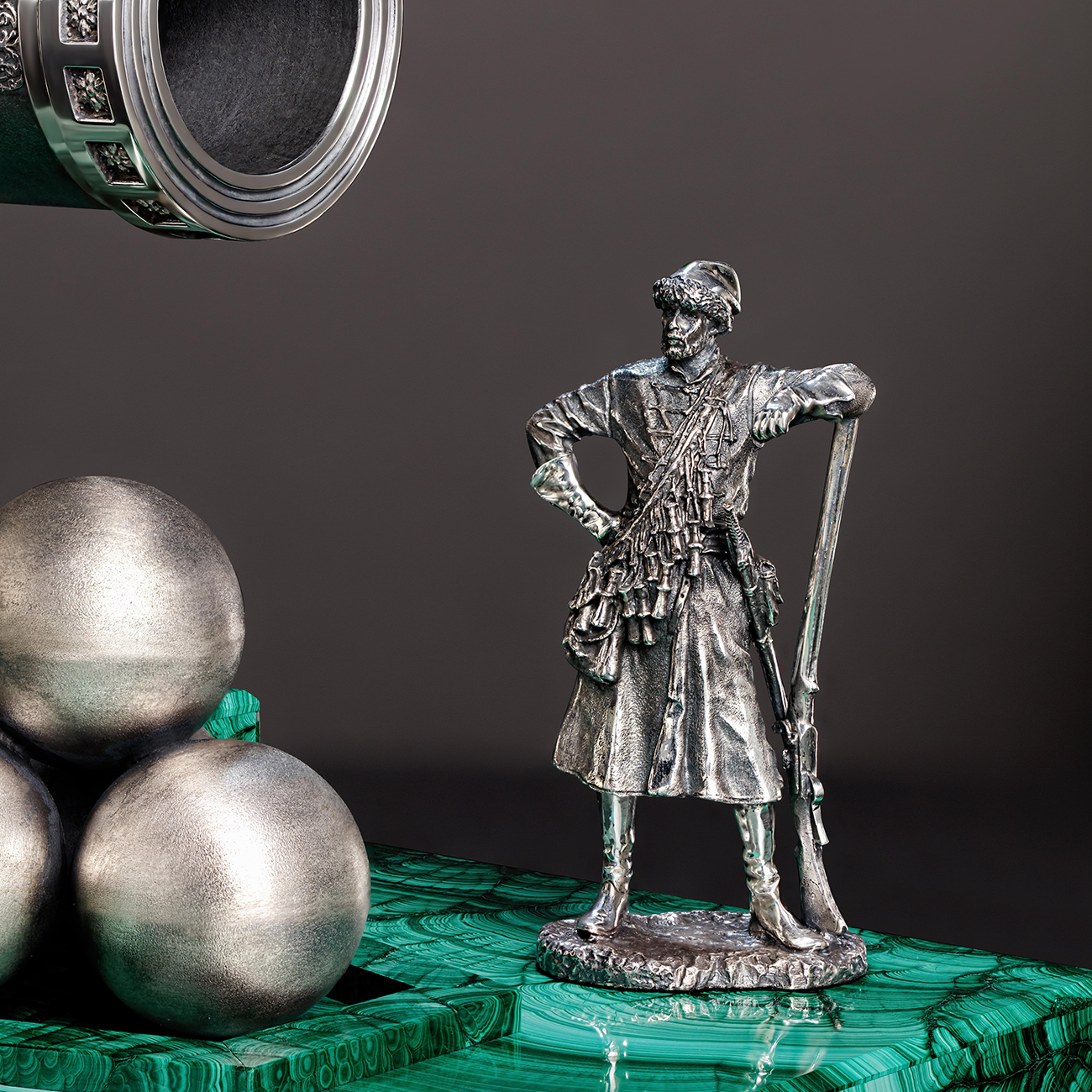 Настольная скульптура «Царь - пушка»