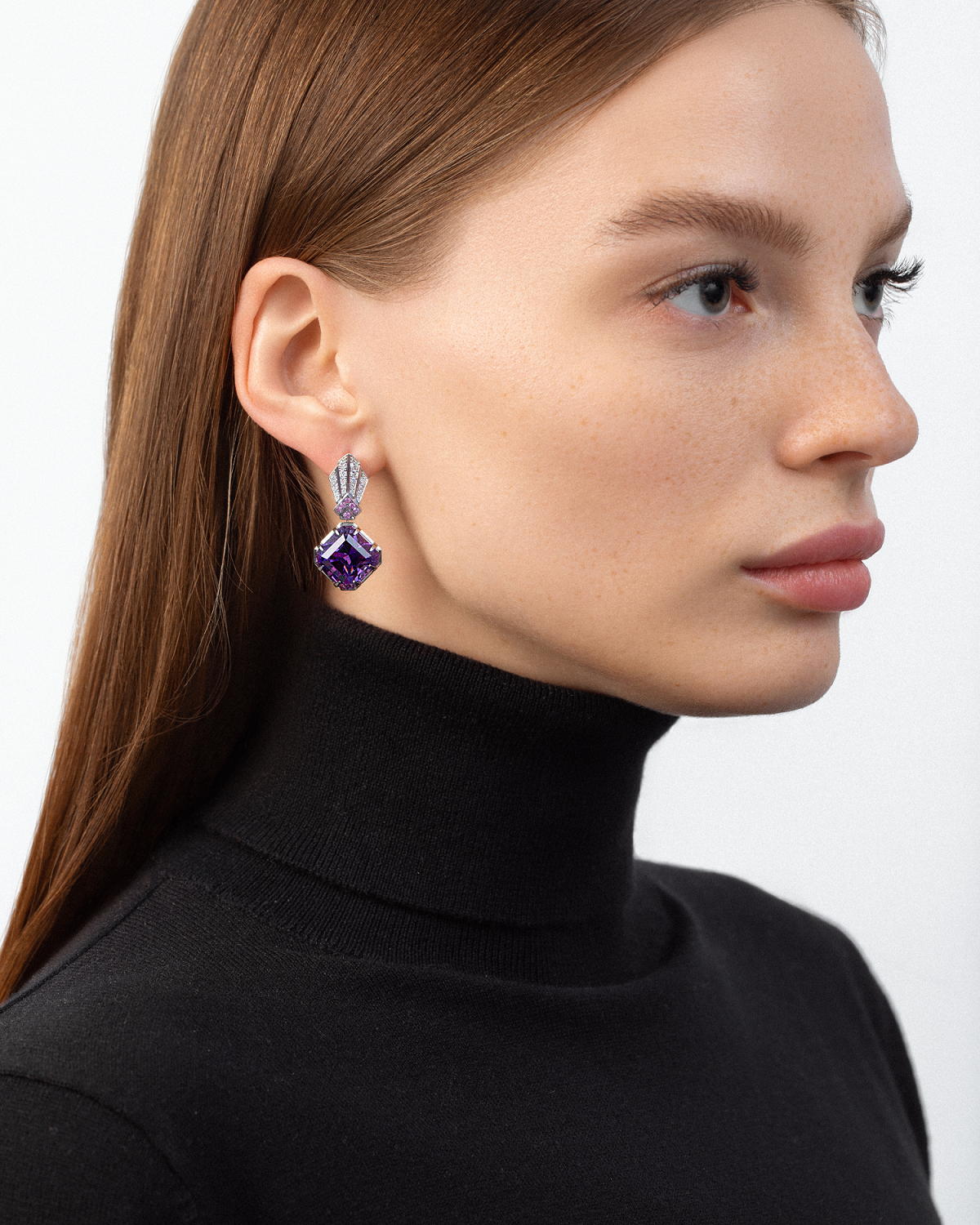 Серьги с аметистами и бриллиантами, белое золото