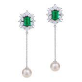 Серьги с изумрудами, бриллиантами и жемчугом, белое золото