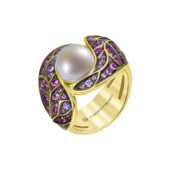 Кольцо с жемчугом, рубинами и сапфирами, желтое золото
