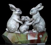 Настольная скульптура «Семейство кроликов»