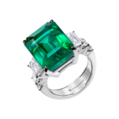 Кольцо с изумрудом и бриллиантами, белое золото