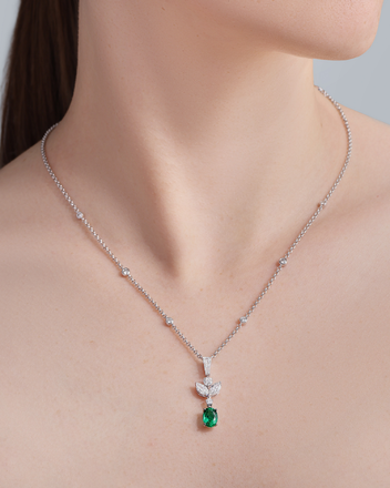 Колье с изумрудом и бриллиантами, белое золото 3