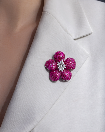 Брошь с рубинами и бриллиантами, белое золото 3