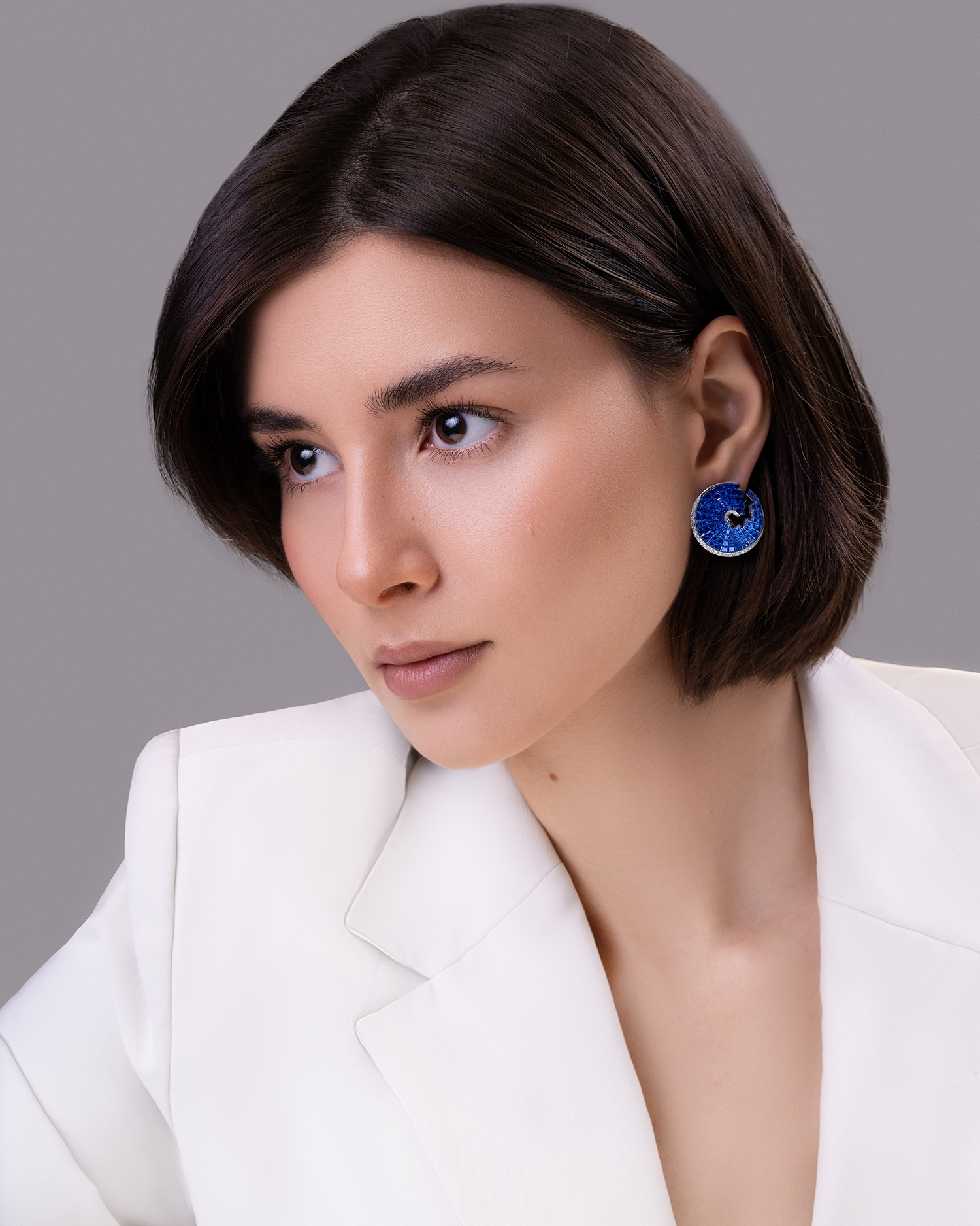 Серьги с сапфирами и бриллиантами, белое золото