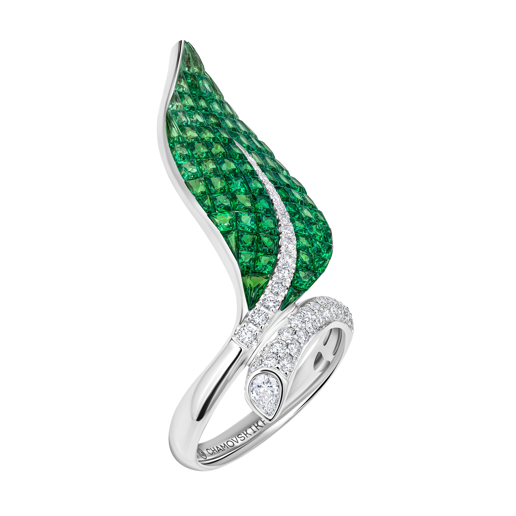 Кольцо с тсаворитами и бриллиантами, белое золото