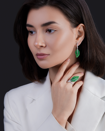 Кольцо с тсаворитами и бриллиантами, белое золото 4