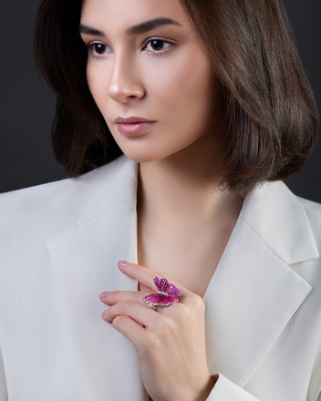Кольцо с рубинами, розовыми сапфирами и бриллиантами, белое золото 3