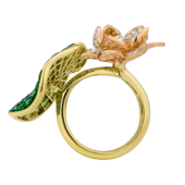 Кольцо с тсаворитами и бриллиантами, желтое золото