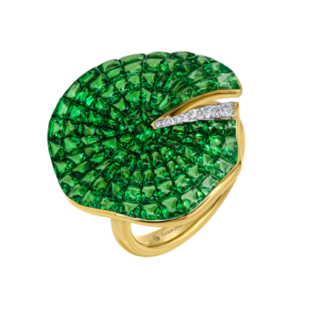 Кольцо с тсаворитами и бриллиантами, желтое золото