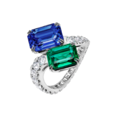 Кольцо с сапфиром, изумрудом и бриллиантами, белое золото