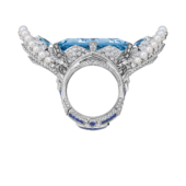 Кольцо с аквамарином, сапфирами, бриллиантами и жемчугом, белое золото