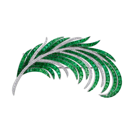 Брошь с тсаворитами и бриллиантами, белое золото